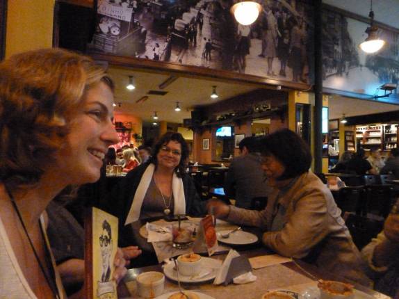 Balada com a mãe e amigas em Curitiba, no Paraná